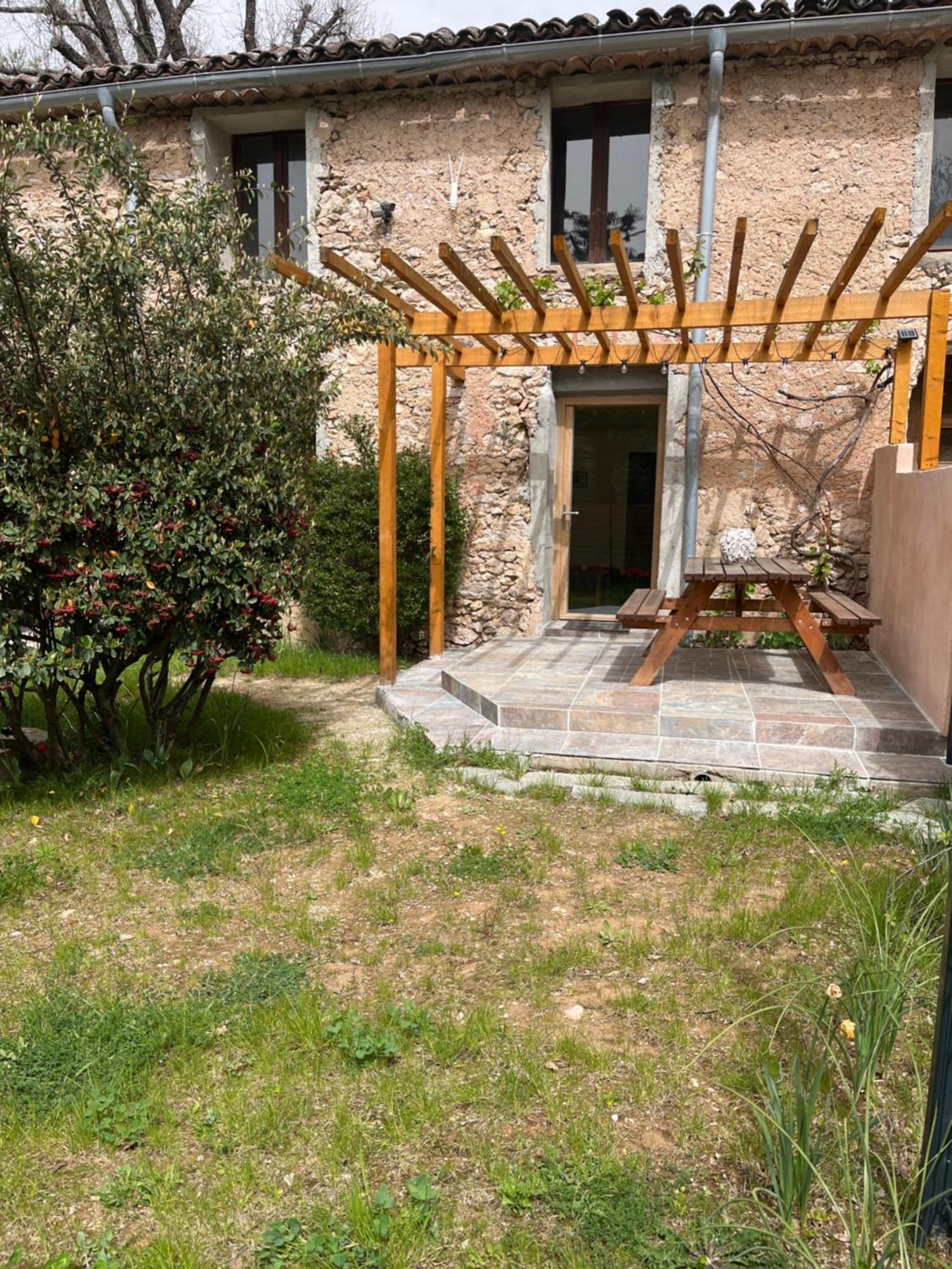 La Bastide Aux Iris - Les Capucines Apartman Villecroze Kültér fotó