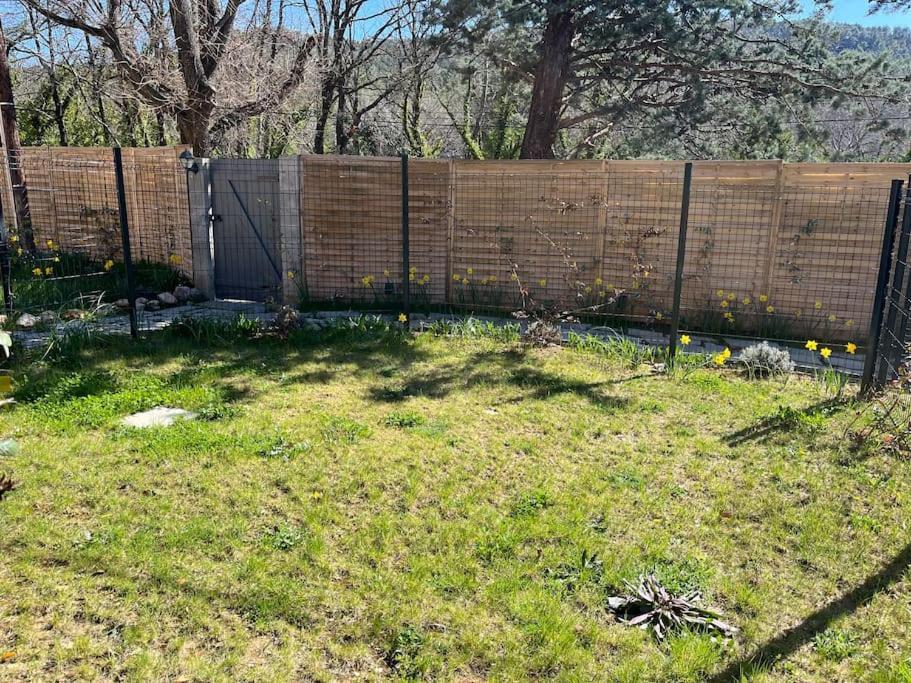 La Bastide Aux Iris - Les Capucines Apartman Villecroze Kültér fotó